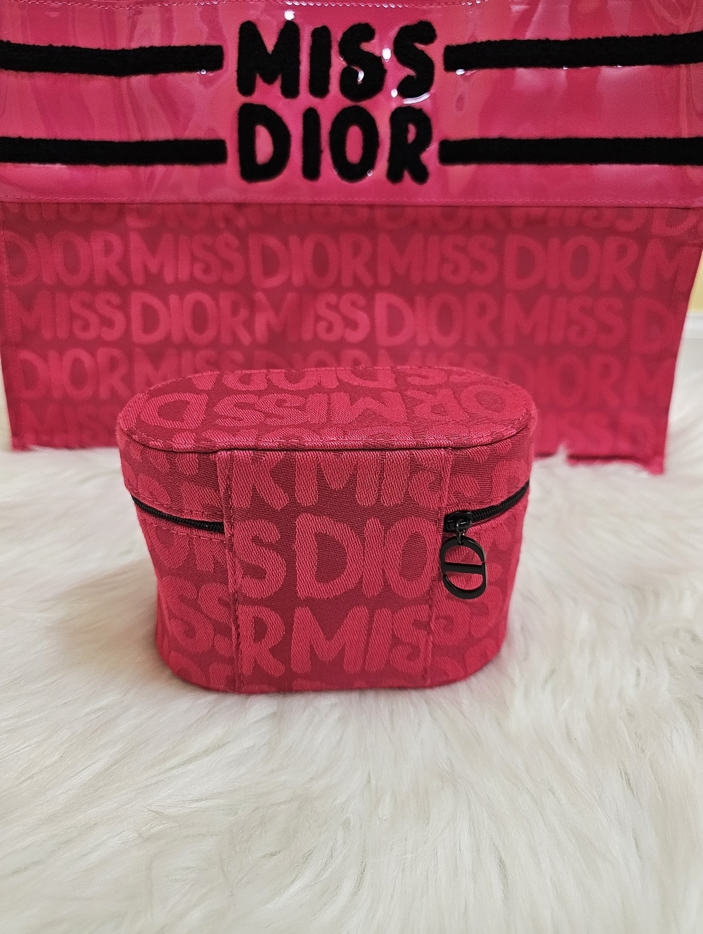 New Miss Dior Beauty Tote Bag Exclusive + matching makeup pouch - Picture 9 of 16